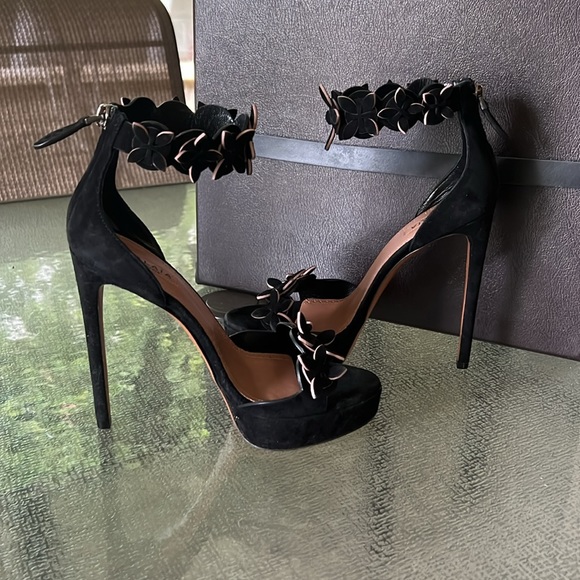 Alaia Suede Platform Heels - Picture 7 of 11